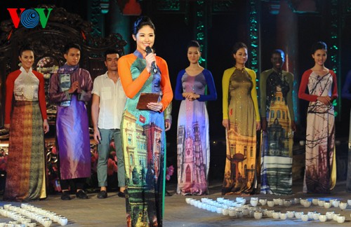 Ao Dai festival celebrates Int'l Women's Day at Temple of Literature - ảnh 1