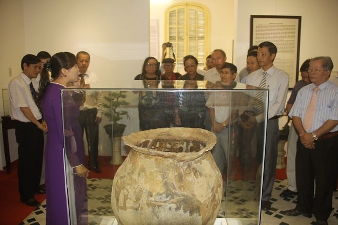 Vietnamese antiques displayed in Hue - ảnh 1