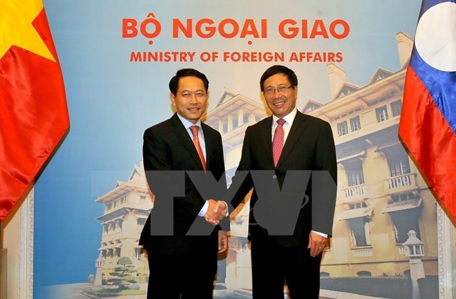 Vietnamese, Lao Foreign Ministers vow to reinforce ties - ảnh 1