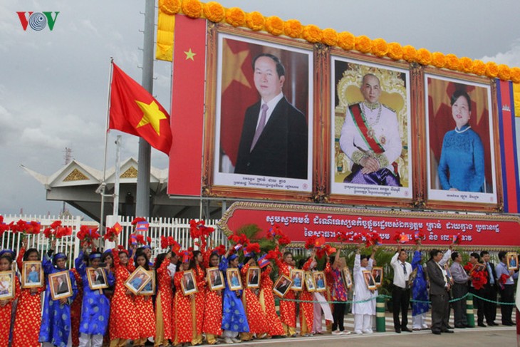 President Tran Dai Quang meets Cambodian Prime Minister Samdech Techo Hunsen - ảnh 1