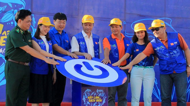 Campaign “Let’s clean up the ocean” launched - ảnh 1