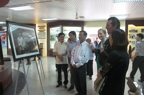 Photo exhibition on Vietnam four decades after war - ảnh 1