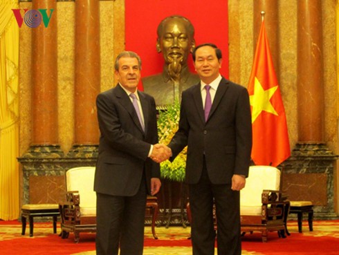 President receives former Chilean President Eduardo Frei Ruiz-Tagle  - ảnh 1