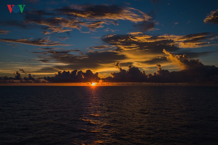 Sky gazing at Truong Sa archipelago  - ảnh 1