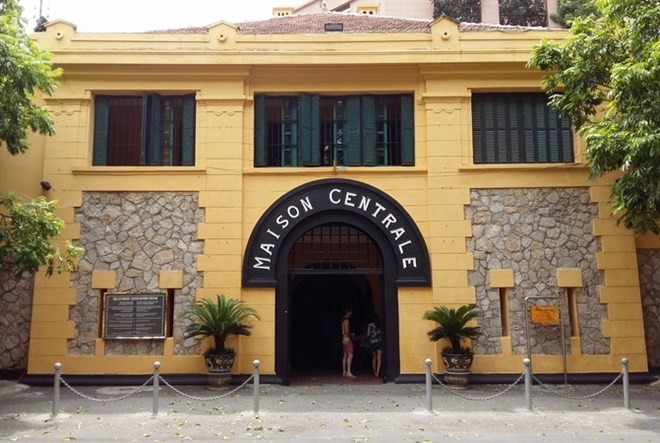 Hoa Lo prison historical relic site receives US veteran’s remembrances  - ảnh 1