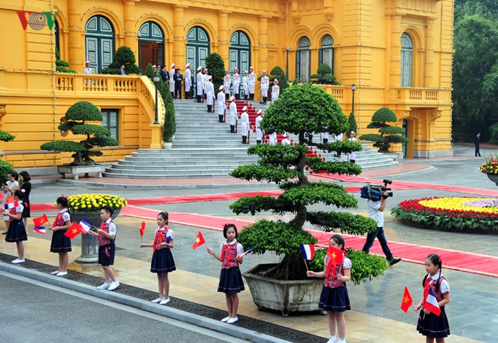 Welcoming ceremony for French President Francois Hollande - ảnh 4