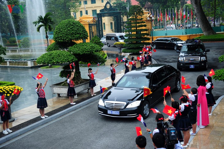 Welcoming ceremony for French President Francois Hollande - ảnh 6