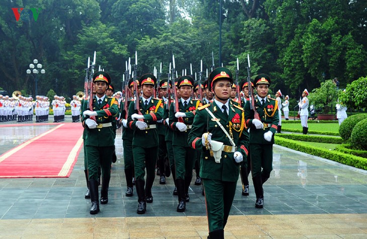 Welcoming ceremony for French President Francois Hollande - ảnh 9