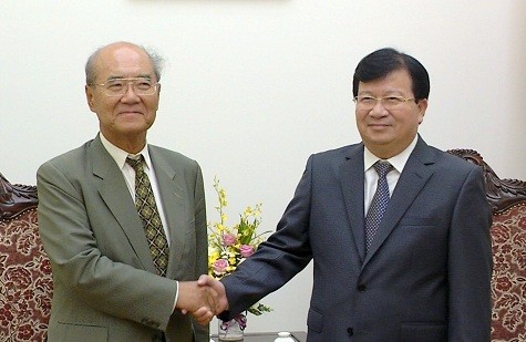 Deputy Prime Minister Trinh Dinh Dung meets UNESCO former General Director  - ảnh 1