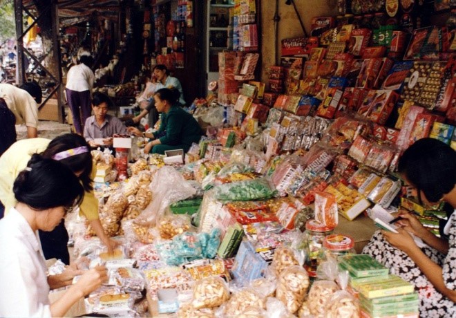 Hanoi’s Old Quarter in 1990s through lens of Japanese diplomat  - ảnh 4