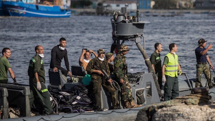 162 bodies retrieved after migrant boat capsizes off Egypt - ảnh 1