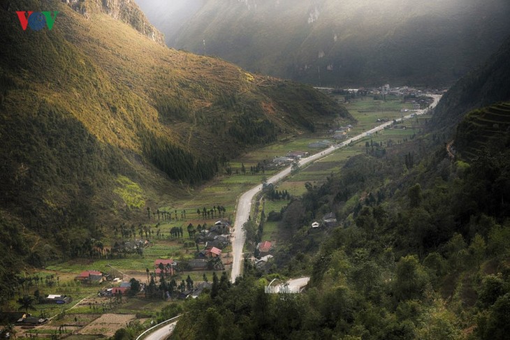 Experience spectacular road stretches in Ha Giang - ảnh 8