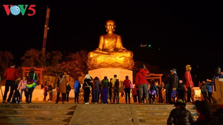 Yen Tu Mountain, a sacred and peaceful Buddhist sanctuary - ảnh 4