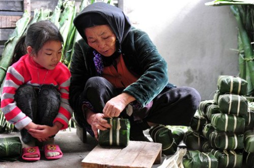 Tradition of making Chung cake for Tet - ảnh 1