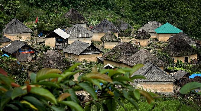 “Mushroom house” of the Black Ha Nhi in Lao Cai - ảnh 1