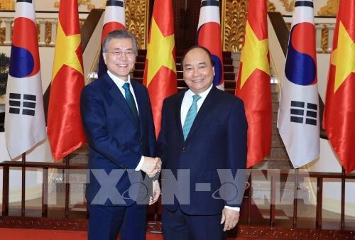 PM receives RoK President, Advisor to Japan’s Cabinet - ảnh 1