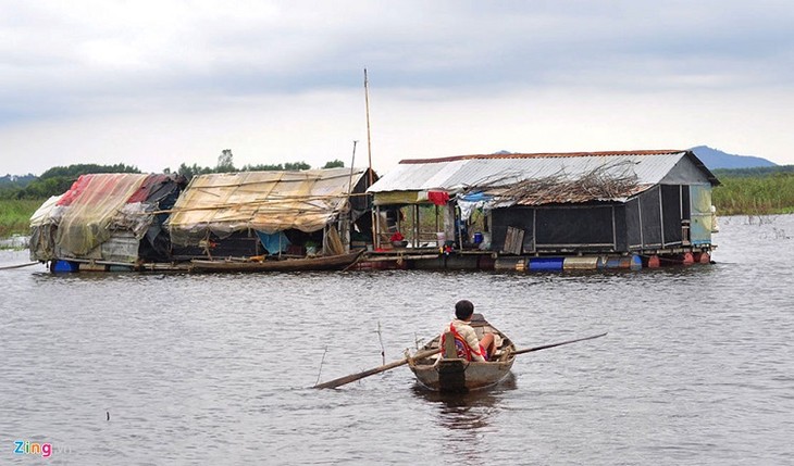 A classroom on Tri An hydropower reservoir - ảnh 3