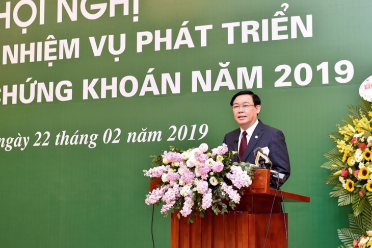 Meeting sets targets for security market development  - ảnh 1