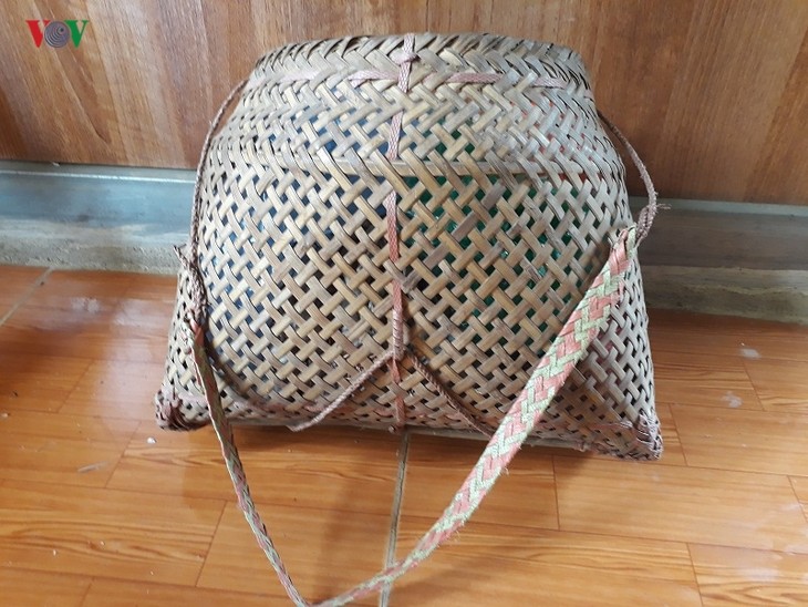 Shoulder bamboo basket of Thai women - ảnh 3