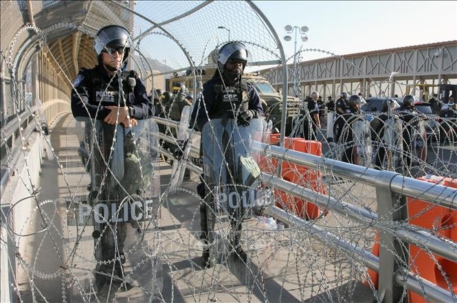 Pentagon to deploy additional troops to US-Mexico border - ảnh 1