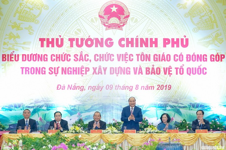 Prime Minister praises outstanding religious dignitaries - ảnh 1