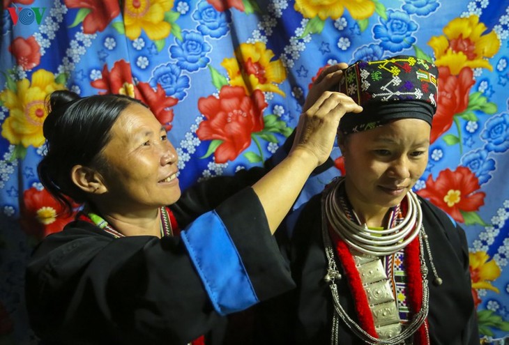 Fire dance of Red Dao in Dien Bien province - ảnh 1