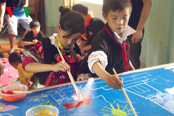 “Mountain Star Charity” brings art to disadvantaged children - ảnh 1