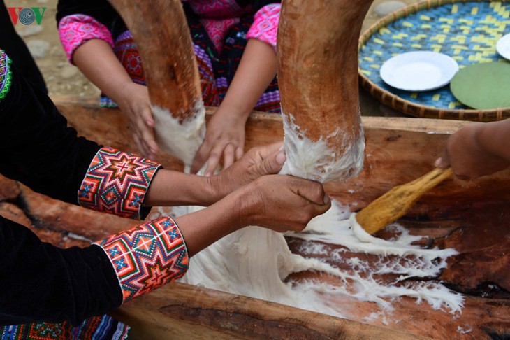 H’Mong round sticky rice cakes in northwest Vietnam - ảnh 11