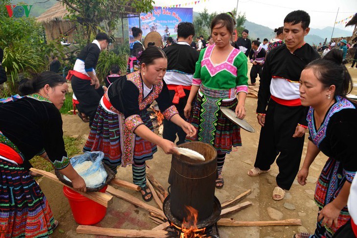 H’Mong round sticky rice cakes in northwest Vietnam - ảnh 3