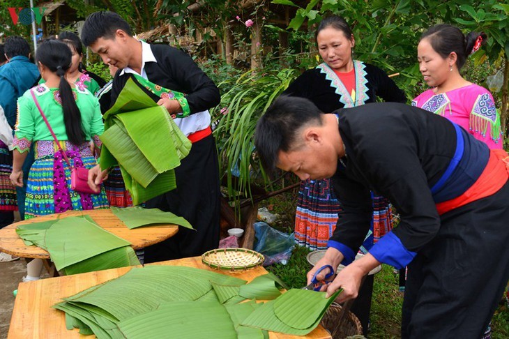 H’Mong round sticky rice cakes in northwest Vietnam - ảnh 5