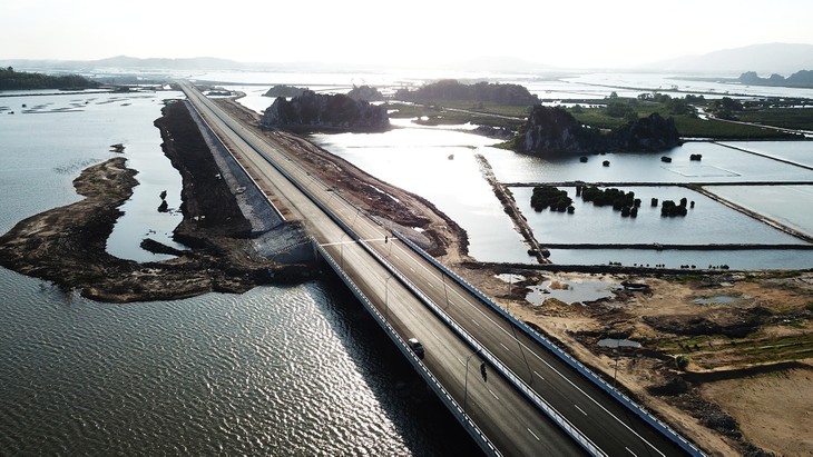 Quang Ninh hopes to become logistics center of the north - ảnh 2