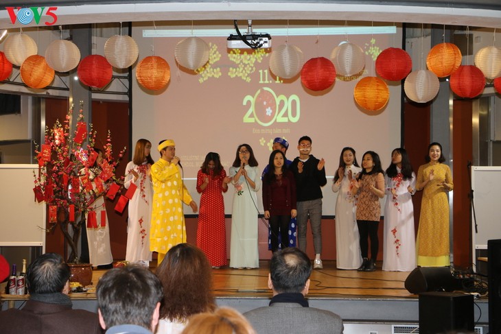 OVs in Czech Republic celebrate lunar New Year  - ảnh 1