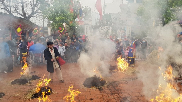 Rice cooking contest in Hanoi's Thi Cam village - ảnh 2