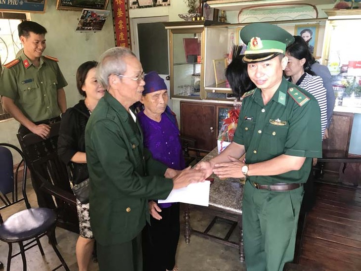 Border guard force feeds orphans, disadvantaged children’s dreams - ảnh 1