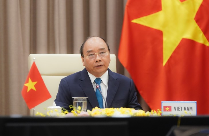 Vietnam takes initiative in fighting COVID-19, reviving economy - ảnh 1