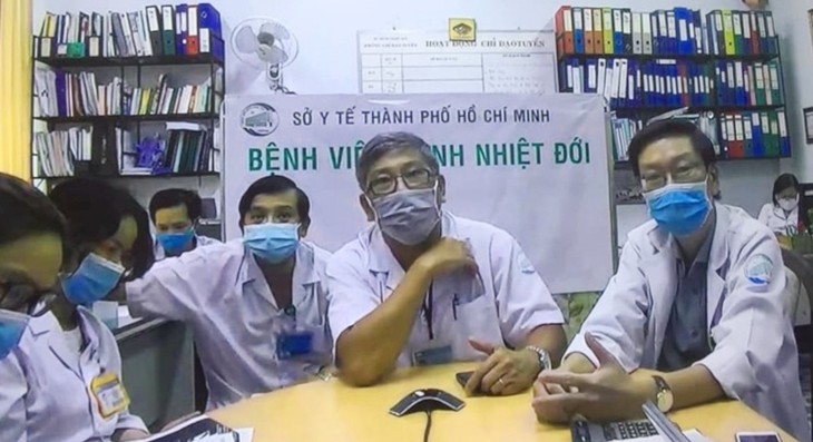 Vietnamese doctors pull out all the stops to save COVID-19 patient 91 - ảnh 2