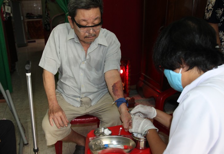 At home health care model piloted in HCMC - ảnh 1