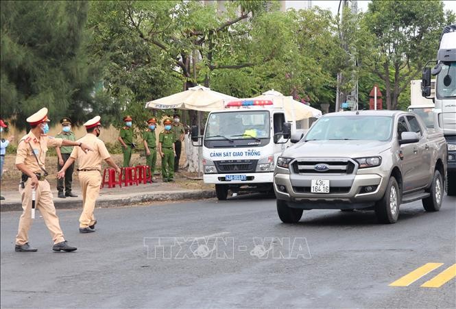 Da Nang sets up 8 COVID-19 checkpoints  - ảnh 1