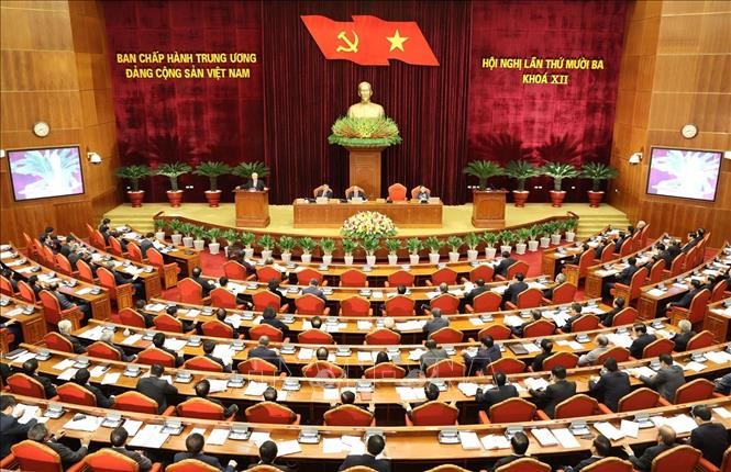 Party Central Committee discusses personel work, ways to minimize COVID-19 impact - ảnh 1