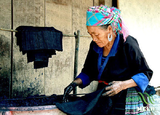 Costumes of Mong people in Sa Pa - ảnh 2