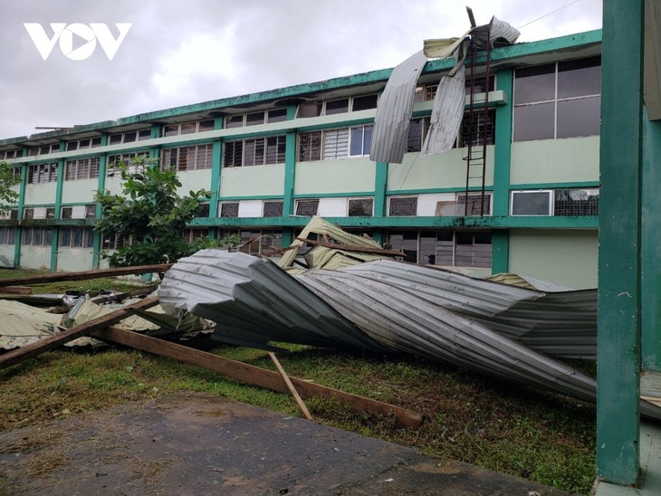 Storm Molave ravages Vietnam's central region - ảnh 3