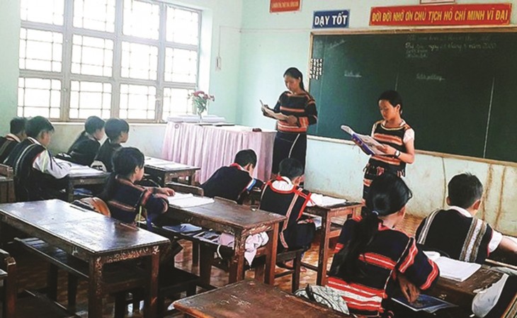 Dedicated teachers in remote mountain regions - ảnh 2