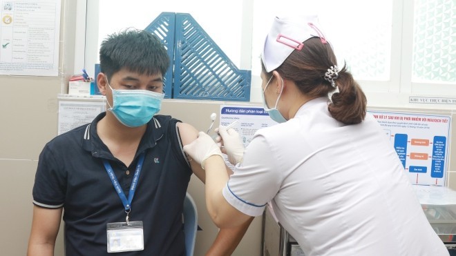 More than 52,000 vaccinated against COVID-19 - ảnh 1