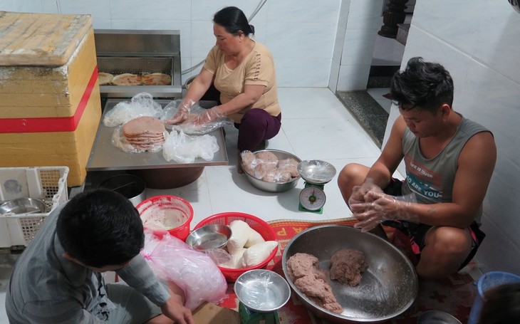 Fried fish balls made by Ly Son islanders - ảnh 2