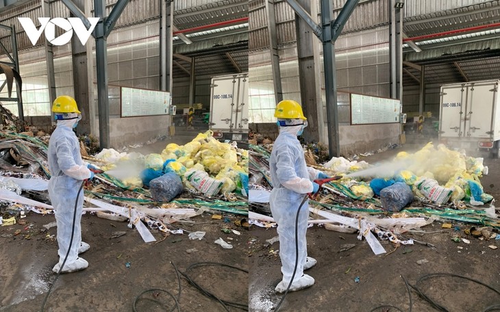 Garbage collection in Bac Ninh's COVID-19 isolation areas - ảnh 3