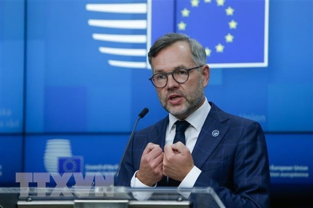 EU reacts cautiously over AUKUS - ảnh 1