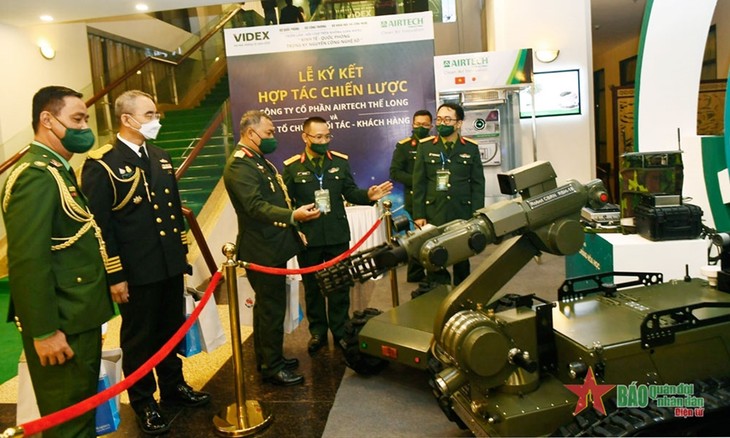 Economics and defense exhibition opens - ảnh 1