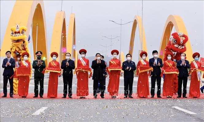 PM inaugurates major construction projects in Quang Ninh - ảnh 1