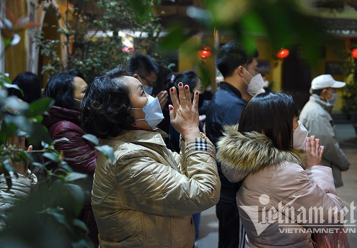 Going to the pagoda at the Lunar New Year, a Vietnamese tradition - ảnh 2