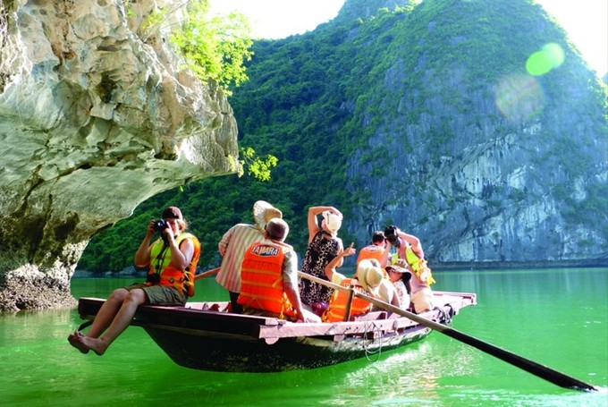 Quang Ninh welcomes over 2 million visitors in Q1  - ảnh 1